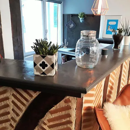 -la Batisse -parking Privé -coeur Historique - La Clef De Appartement